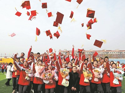 Giới trẻ Trung Quốc bùng nổ chi tiêu sau kỳ thi cao khảo