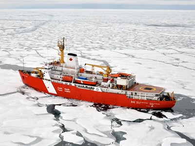Các quốc gia chạy đua đóng tàu phá băng khi Bắc Cực trở nên khó lường