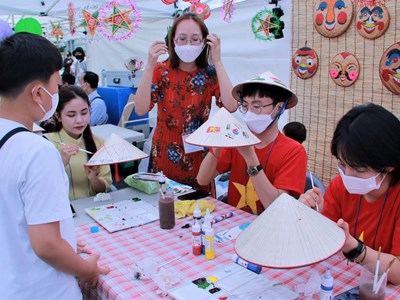  Định vị Việt Nam bằng sức mạnh văn hóa