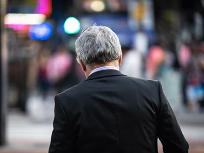 Chính sách lương giảm dần theo tuổi khiến người lao động chật vật