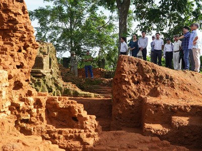  Sớm có giải pháp bảo tồn di tích tháp đôi Liễu Cốc