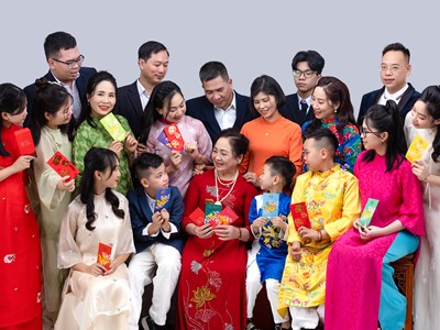  Đừng chỉ chăm sóc, hãy thấu hiểu người cao tuổi!