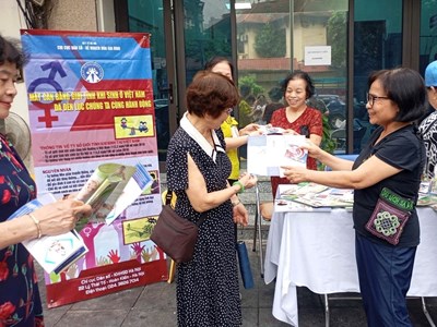 Từ kiểm soát đến “trao quyền sinh sản”