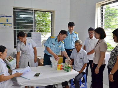 Khám bệnh, tư vấn sức khỏe, cấp thuốc miễn phí cho các đối tượng chính sách