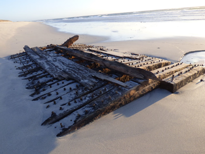 Bí ẩn xác tàu chiến Anh bị chôn vùi tại bãi biển Scotland