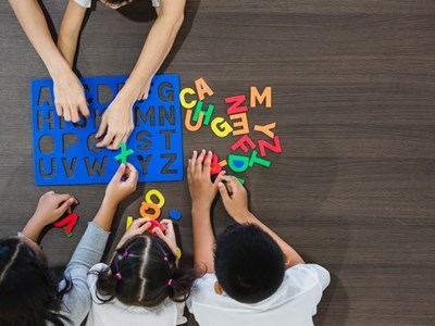 Dự luật cấm dạy tiếng Anh cho trẻ dưới 3 tuổi gây tranh cãi