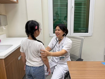 Cùng con đi qua tuổi dậy thì