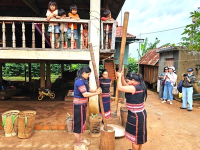 Người Jrai bảo tồn văn hóa từ du lịch cộng đồng