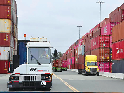 “Cơn sốt” thuế quan làm chao đảo toàn cầu