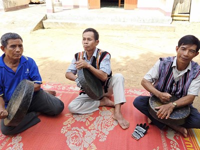 Tiếng chiêng ba ngân vang giữa đại ngàn