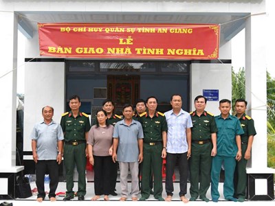  Bộ Chỉ huy Quân sự tỉnh An Giang bàn giao 5 căn nhà tình nghĩa
