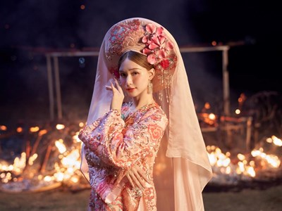 Hoà Minzy nhận Bằng khen của Bộ VHTTDL