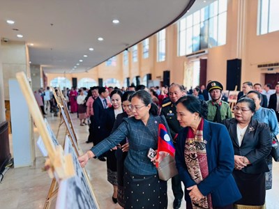 Thắm tình đoàn kết, hữu nghị