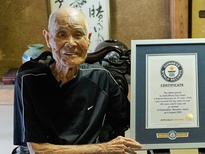 Cụ ông 102 tuổi phá kỷ lục Guinness người cao tuổi nhất leo núi Phú Sĩ