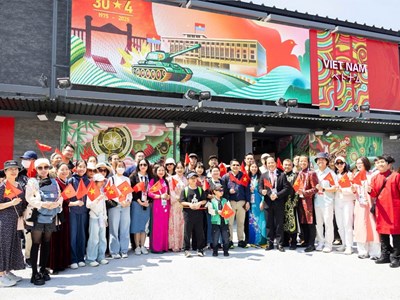  Văn hóa Việt rực rỡ tại xứ sở Mặt trời mọc