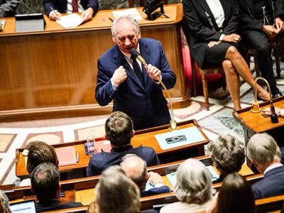 Thủ tướng Pháp mất chức sau thất bại trong cuộc bỏ phiếu tín nhiệm