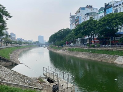 Thực trạng của sông Tô Lịch sau gần một năm thực hiện dự án “hồi sinh”