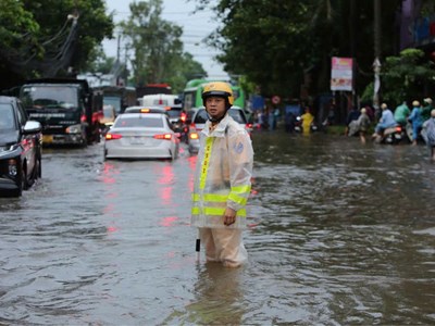 Mưa ngập kinh hoàng tại Hà Nội ngày 30.9 có vượt kỷ lục trận lụt lịch sử năm 2008?