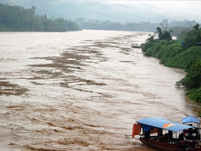 Cảnh báo lũ trên nhiều sông ở miền Bắc và miền Trung dâng cao