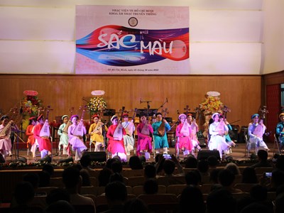 Giữ vững tính đặc thù để phát triển bền vững