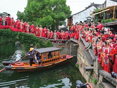  Giới trẻ Trung Quốc trở lại với phong tục cưới truyền thống