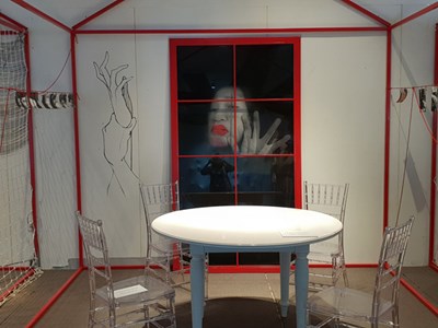  Khi mái nhà không còn là nơi bình yên