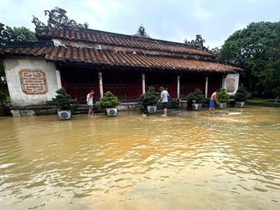  Tích cực khắc phục hậu quả mưa lũ lịch sử tại Huế