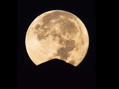 Đừng bỏ lỡ cơ hội chiêm ngưỡng siêu trăng Hải Ly đêm 5.11