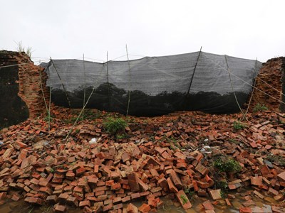 Miền Trung oằn lưng chống chọi mưa lũ