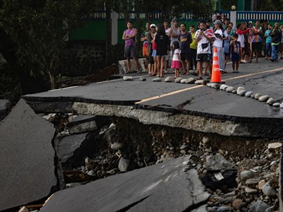 Philippines tan hoang, chìm trong lũ lụt