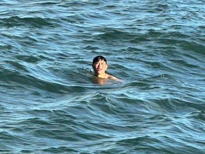  Những giây phút “sinh tử” giữa biển