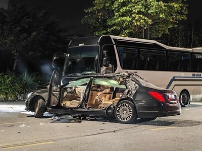 Tranh cãi nguyên nhân vụ va chạm giữa Maybach S600 và xe khách