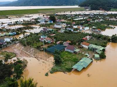 Mưa lũ tại miền Trung bao giờ mới chấm dứt?
