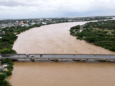 Lũ trên các sông miền Trung và Đồng Nai vẫn ở mức cao, cảnh báo rủi ro thiên tai cấp độ 3