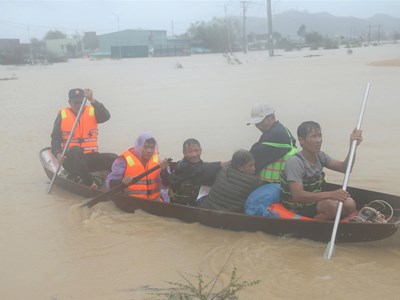  Nam Trung Bộ căng mình ứng phó với mưa lũ lịch sử