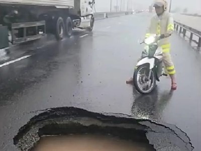 Xuất hiện “hố tử thần” cùng dòng nước xoáy lạ trên quốc lộ 1 đoạn qua tỉnh Đắk Lắk