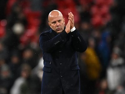 Liverpool sẽ mất bao nhiêu tiền nếu sa thải Arne Slot?