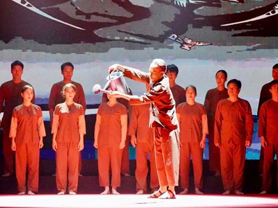 Giữ bản sắc Việt trong “cơn gió lạ”