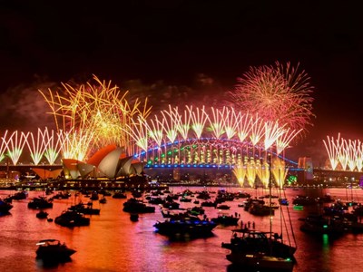 Bức tranh đón năm mới đầy sắc màu trên thế giới