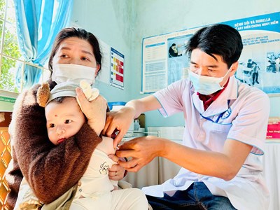  “Cánh tay nối dài” chăm sóc sức khỏe buôn làng