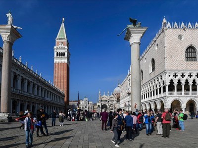 Giá vé hai cấp: Giải pháp bảo tồn hay rào cản tiếp cận di sản văn hóa?