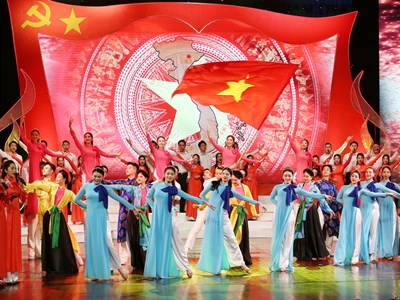 Tiến lên từ nền tảng văn hóa với khát vọng dân tộc