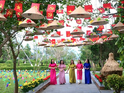  Sắc Xuân nơi “địa chỉ đỏ”