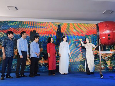  Thi ca Phương Nam và tiếng gọi từ siêu đô thị mới