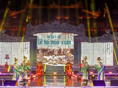  Tái hiện bức tranh đời sống Kinh đô Huế thế kỷ XIX qua thơ ca