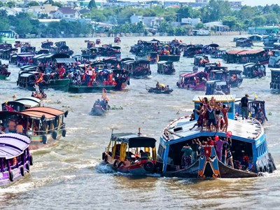  Sôi động lễ hội Tống phong trên sông nước Cần Thơ