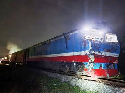 Khởi tố vụ án xe đầu kéo bị tàu SE8 tông “đứt đôi” ở Quảng Ngãi