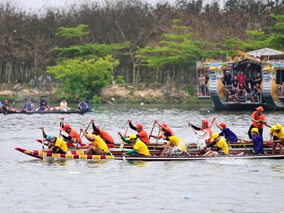 Sẽ “mạnh tay” xử lý hành động phản cảm tại các giải đua ghe
