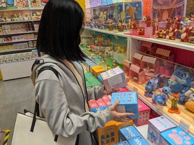 Giới trẻ trong vòng xoáy “FOMO”