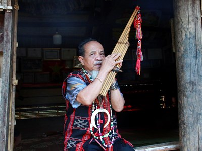   “Kho tri thức sống” của buôn làng Cơ Tu